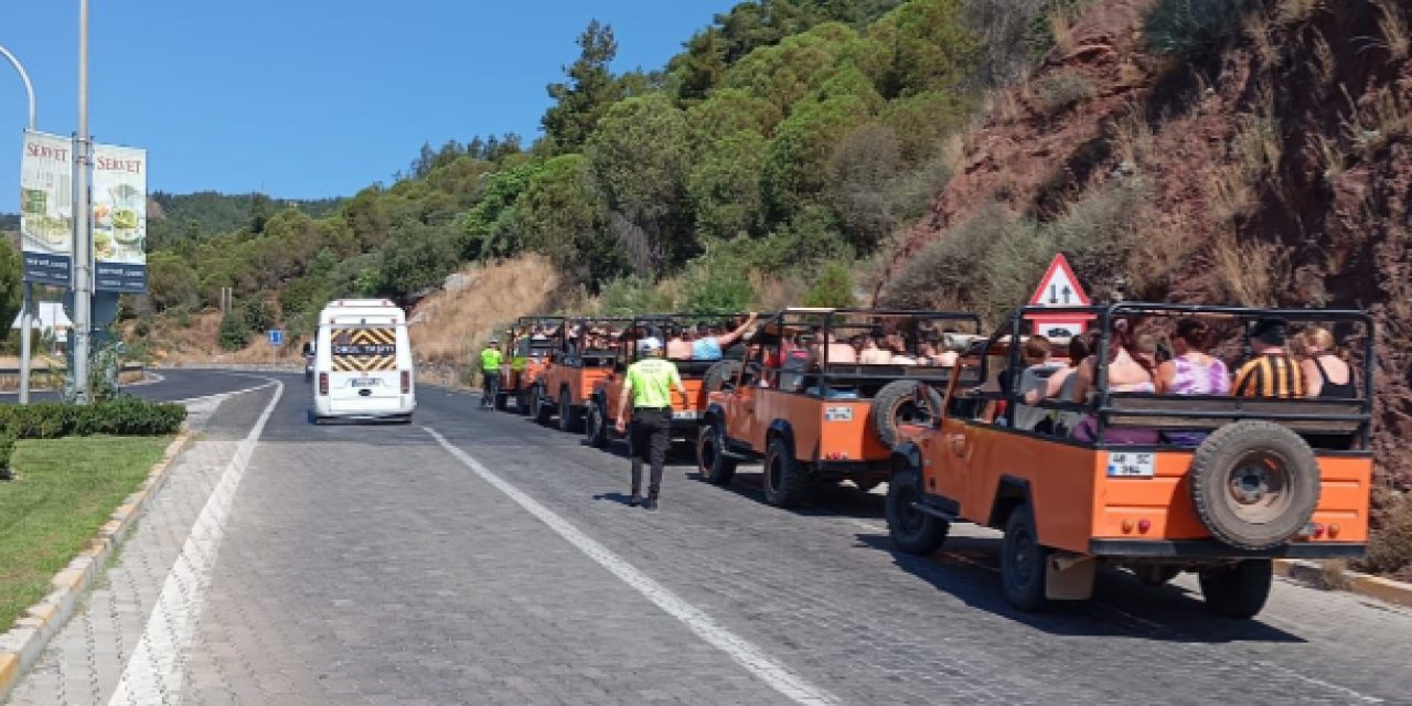 Marmaris’te trafik denetimleri aralıksız sürüyor