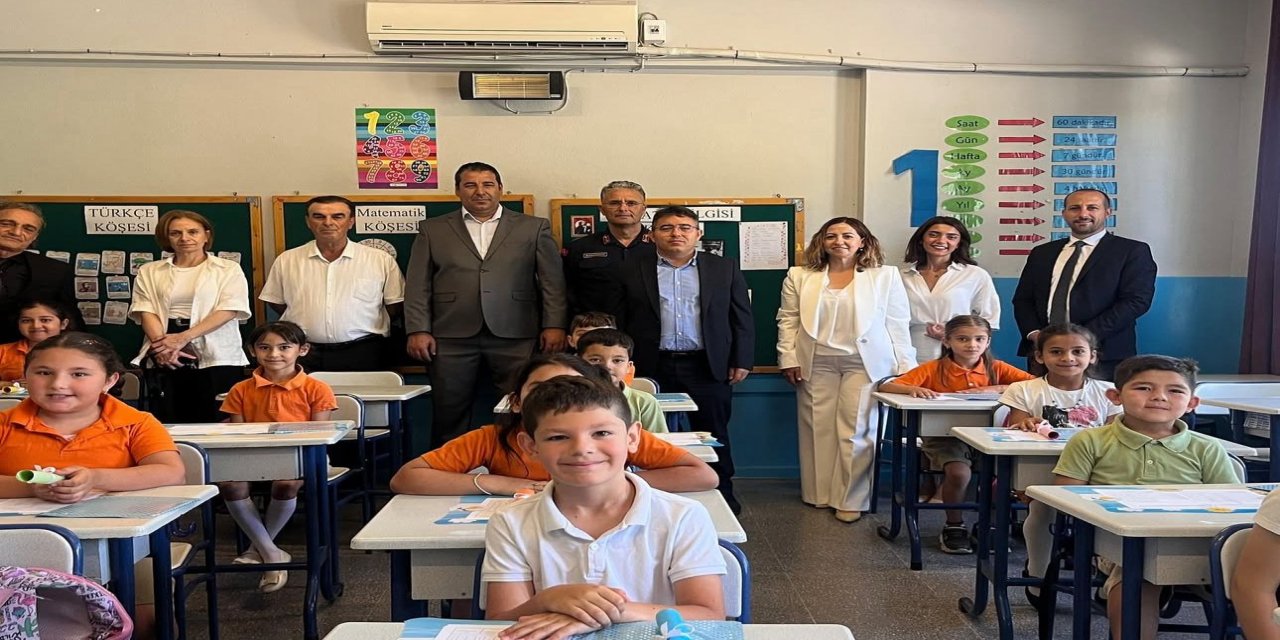 Marmaris Kaymakamı Nurullah Kaya Çetibeli Ali Fikret Bilgin ilk ve ortaokulu karne törenine katıldı