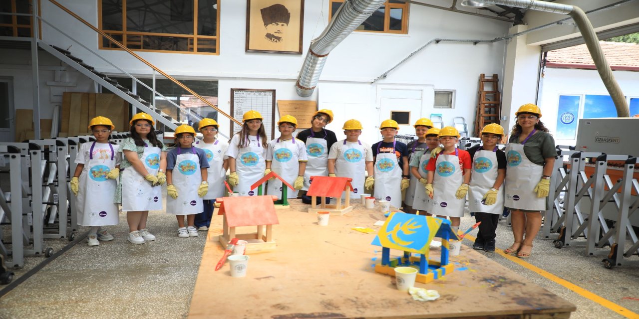 Büyükşehir'den miniklere karne hediyesi