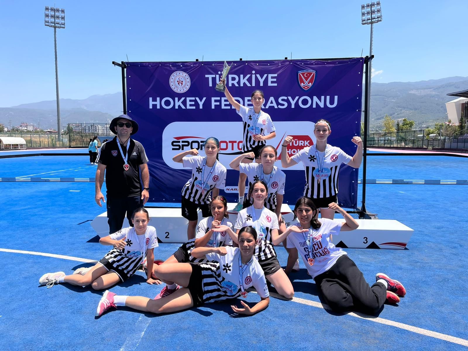 Muğla Kadın hokey takımından büyük başarı