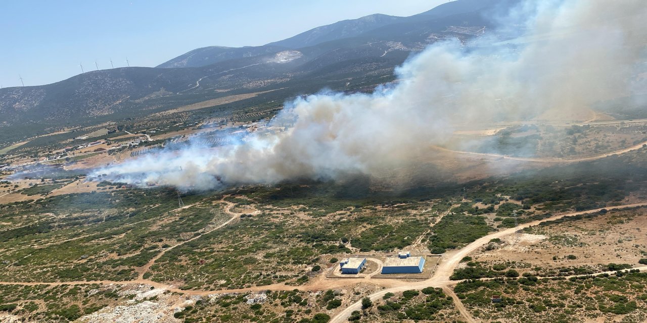 Didim’de makilik alanda çıkan yangında söndürme çalışmaları devam ediyor