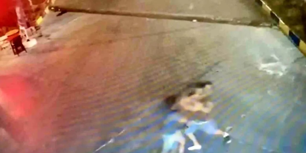 İki paket sigara için kasiyeri bıçakladılar: O anlar kamerada