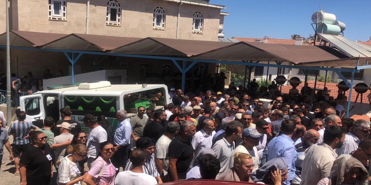 Datça Ülkü ocakları başkanı Eren gözyaşları içinde toprağa verildi