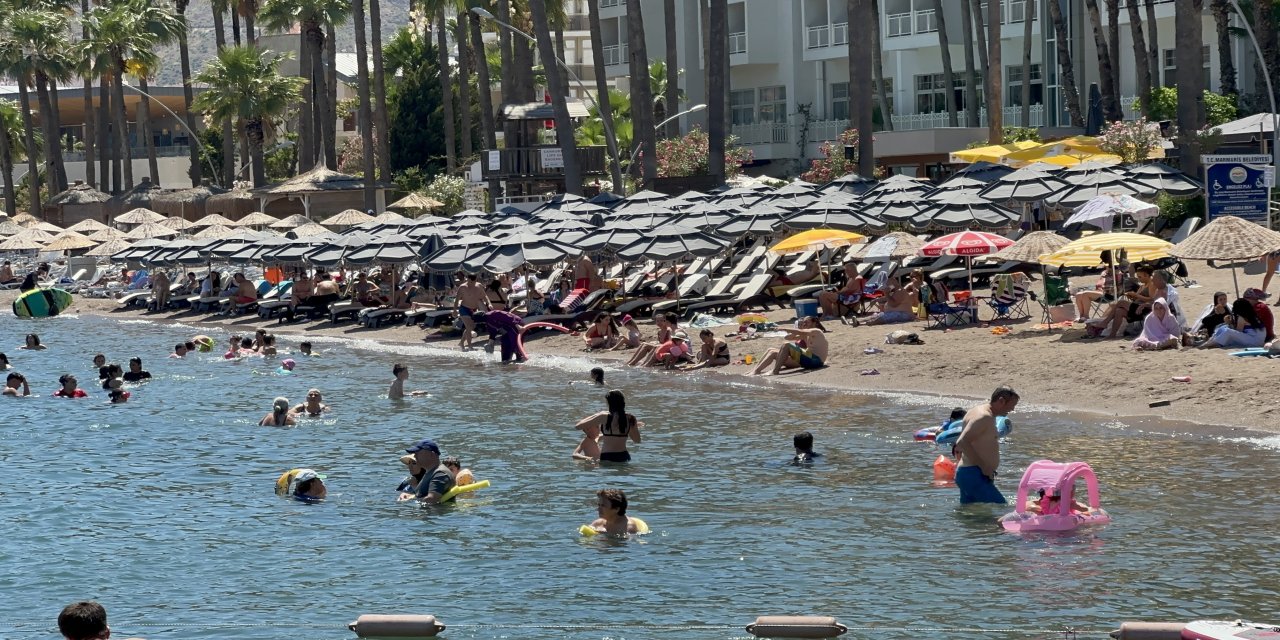 Marmaris’te plajlar doldu taştı