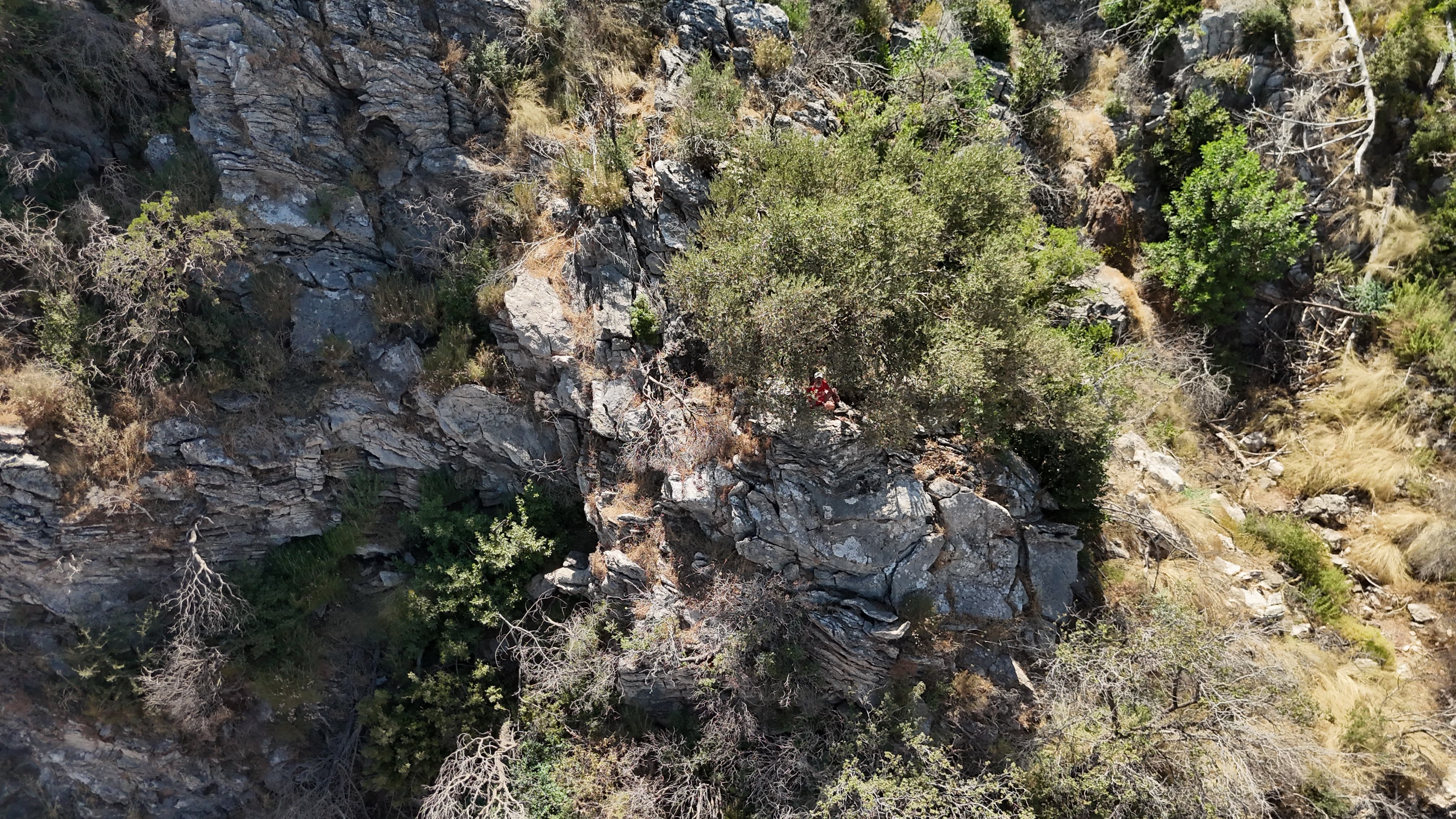 Karya yolunda bir turist daha kayboldu ekipler dron ile yer tespiti yaparak kurtardı