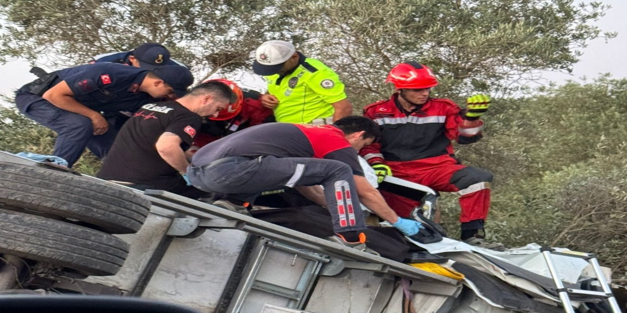 Milas’ta kamyonet devrildi: 1 ölü, 1 yaralı