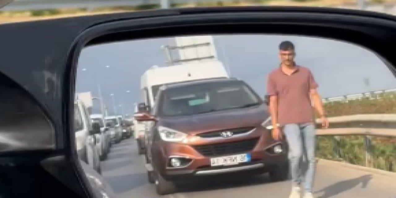 Emniyet şeridini ihlal edenleri, yürüyerek cezalandırdı