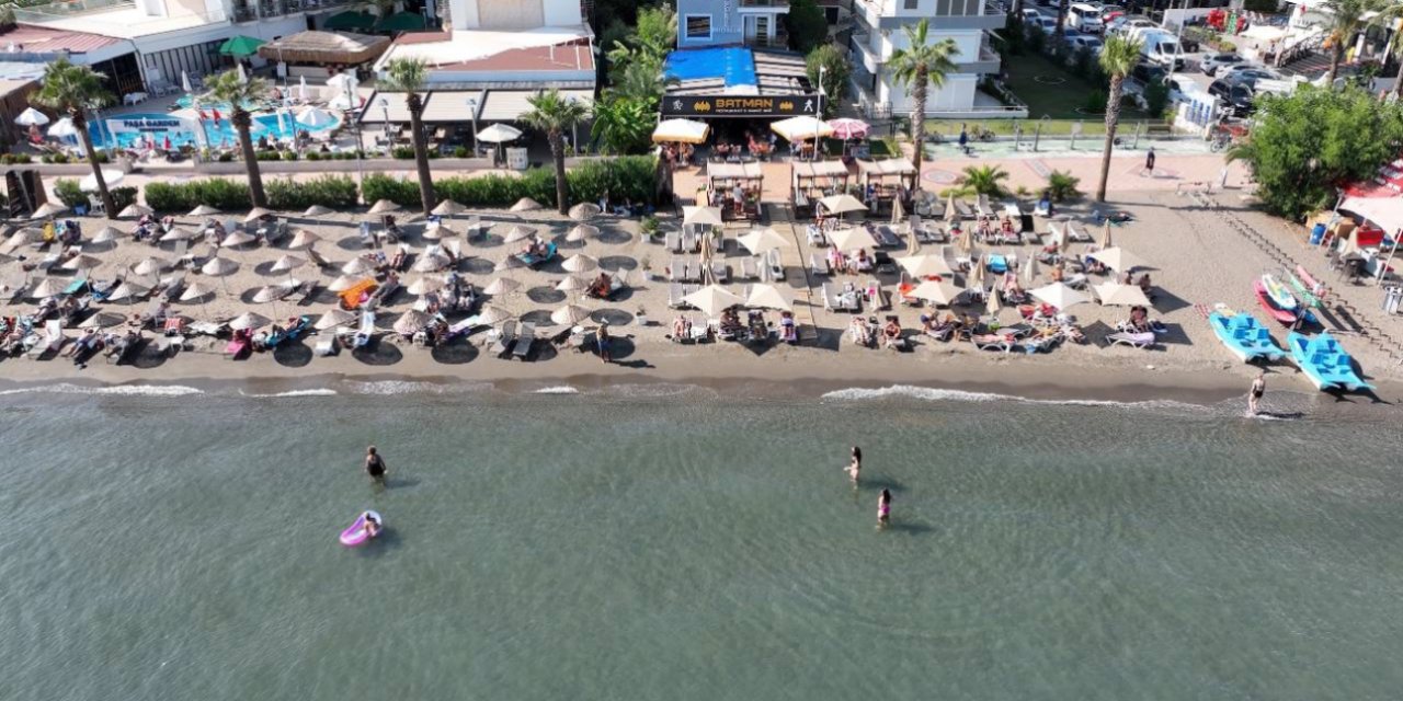Marmaris’te sıcak hava sahillere akın ettirdi