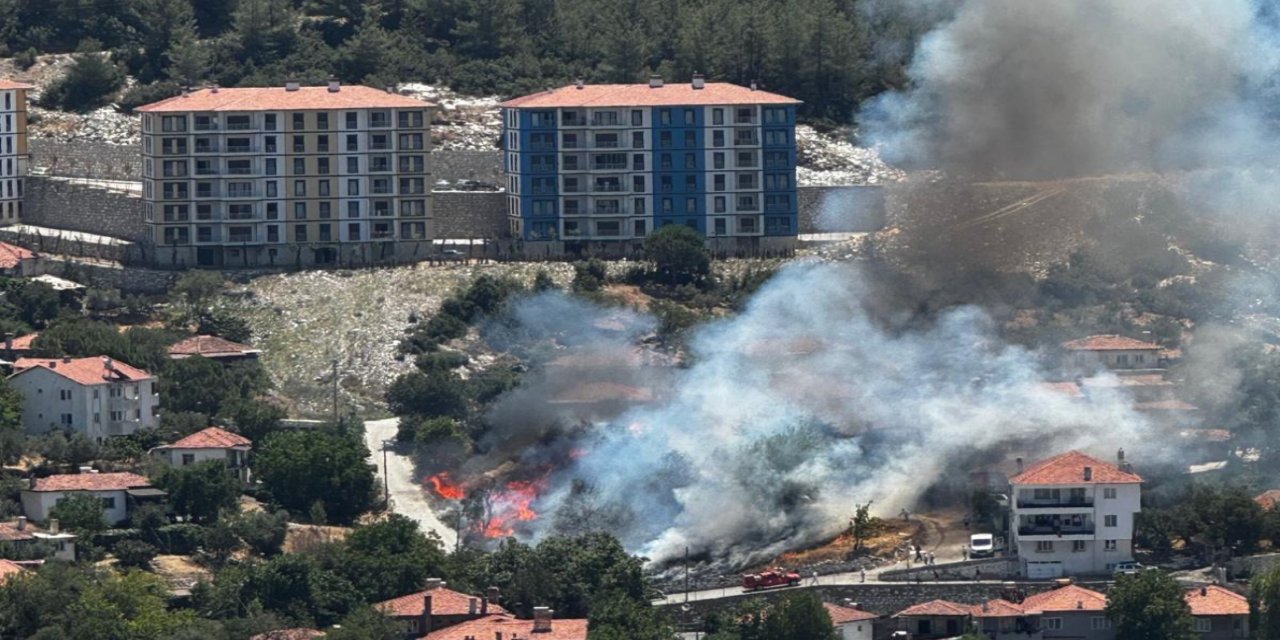 Kavaklıdere’de arazi yangını çıktı