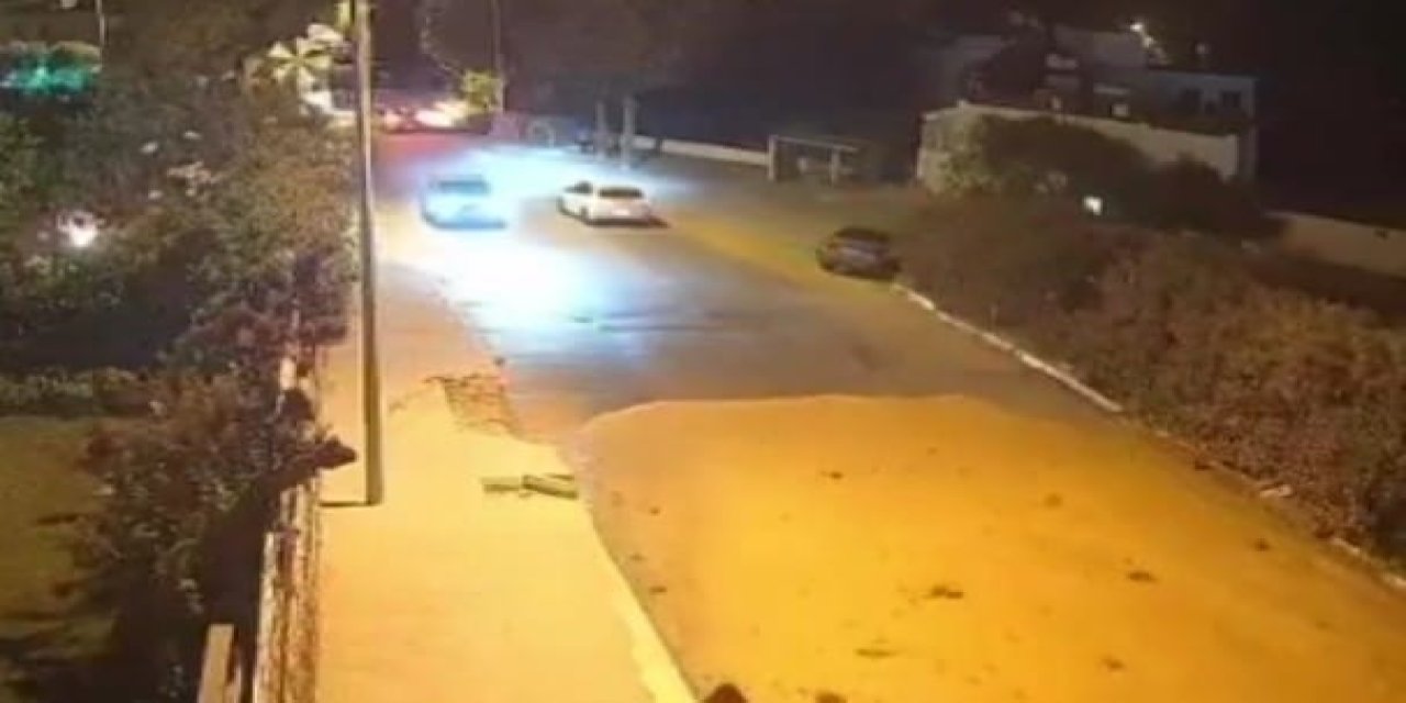 Patlayan Su Hattı, otomobilleri sürükledi