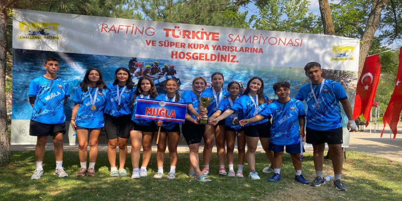 Muğla’lı sporculardan rafting zaferi