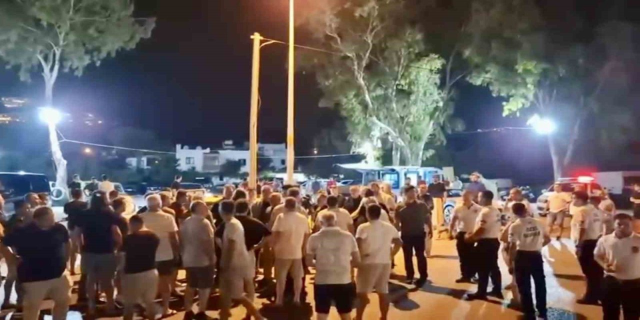 Bodrum'da taksici-minibüs kavgası: 150 taksici yolu kapattı