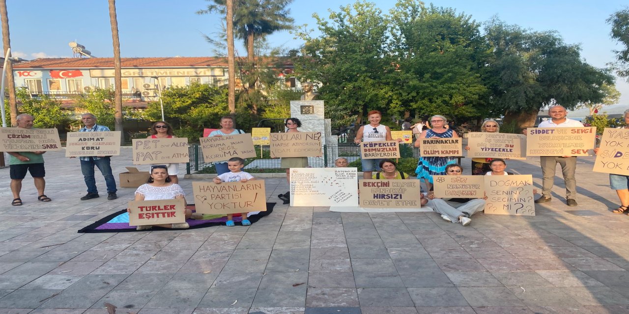 Köyceğiz’de hayvan hakları için sessiz eylem gerçekleştirildi