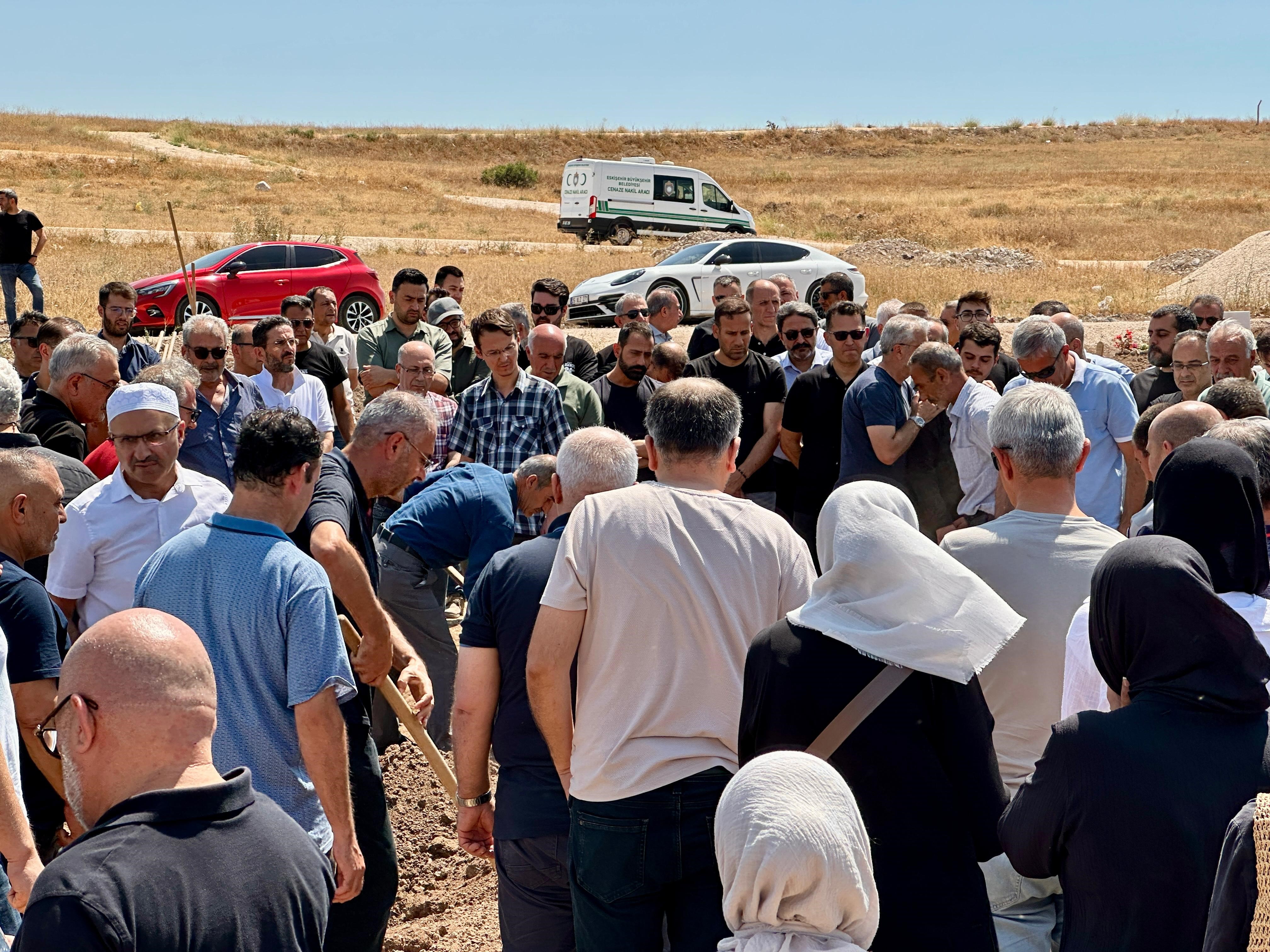 Köyceğiz'de havuzda boğulan çocuk memleketinde toprağa verildi