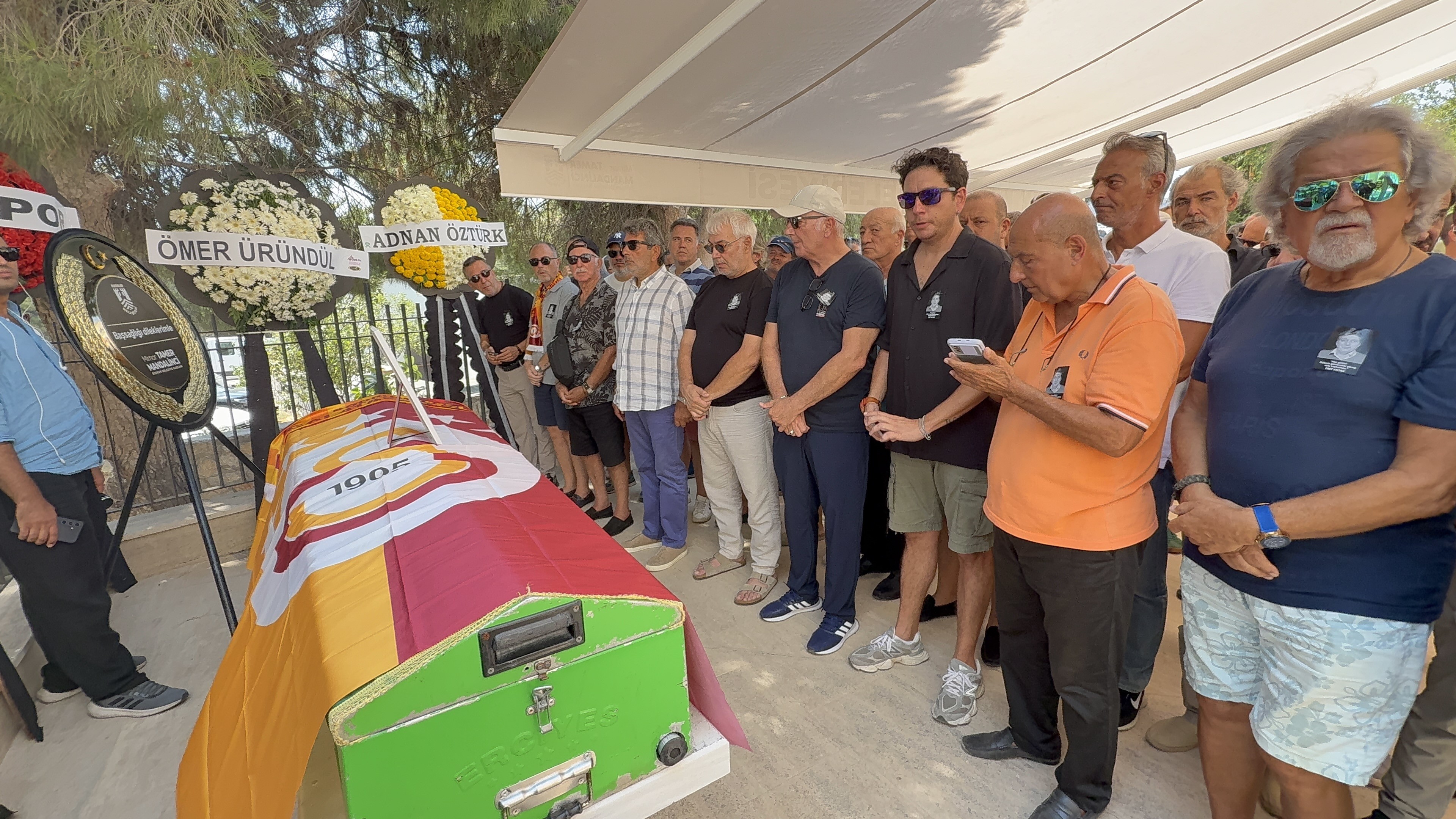 Ümit Aktan gözyaşları içinde toprağa verildi