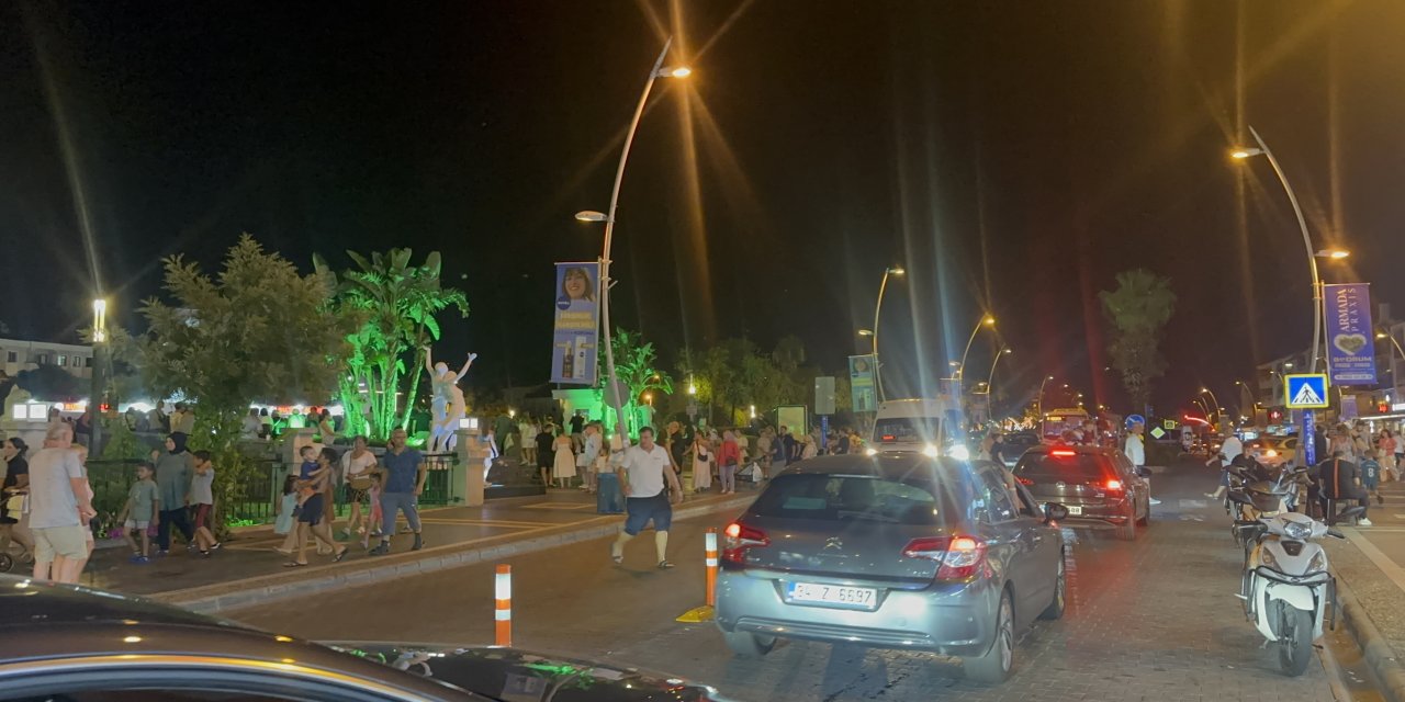 Marmaris’te akşam yoğunluğu