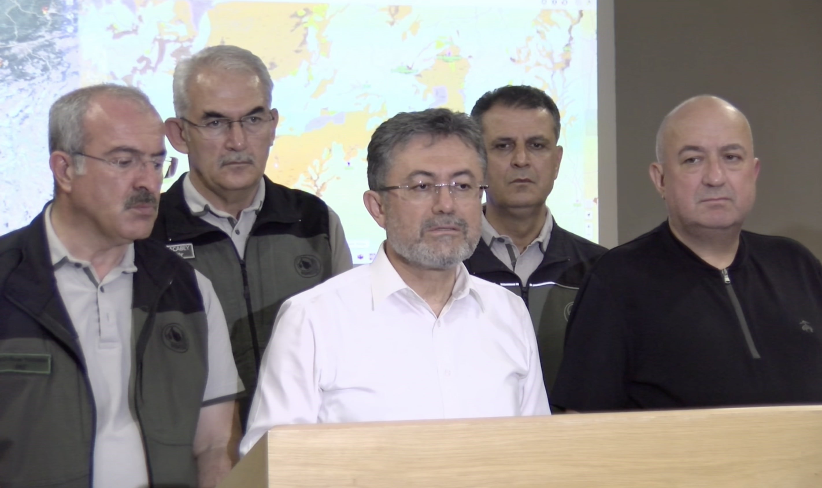 Bakan Yumaklı'dan Çanakkale'deki yangınlara ilişkin açıklama "Merkezdeki yangın büyük oranda kontrol altına alındı"