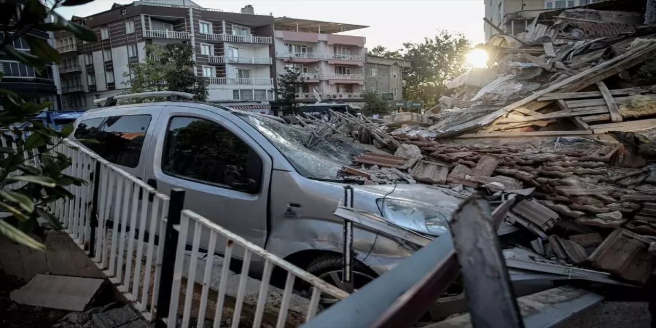 Balıkesir'deki 6.1'lik depremde 1 kişi hayatını kaybetti, 29 kişi yaralandı