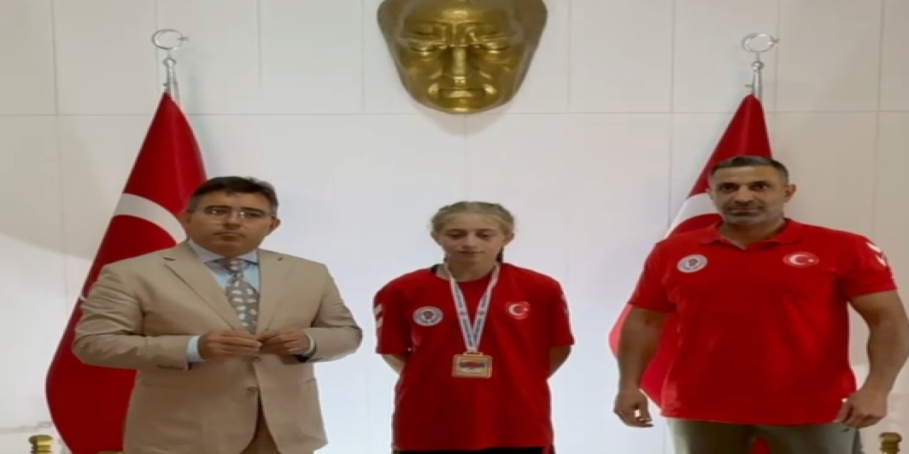 Türkiye Şampiyonu Fatmanur Akbulut’tan Kaymakam Kaya’ya ziyaret