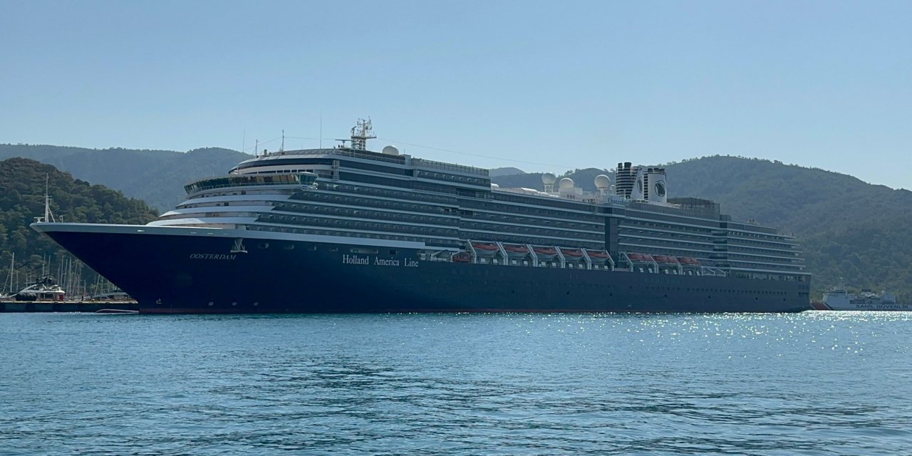 Dev Kruvaziyer ‘Oosterdam’ Marmaris limanına demir attı