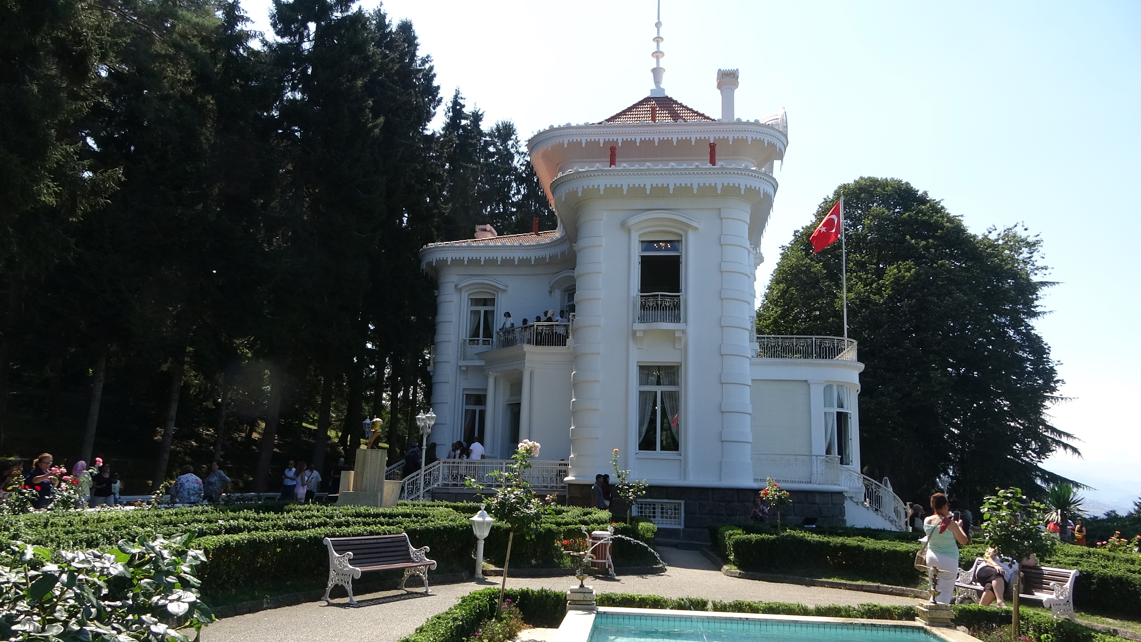 Atatürk'ün vasiyetini yazdığı o köşk ziyaretçi akınına uğruyor