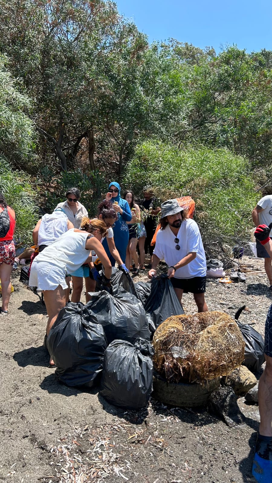 Marmaris'in Ekotimi topladıkları çöpleri satıp çöp torbası alıyor