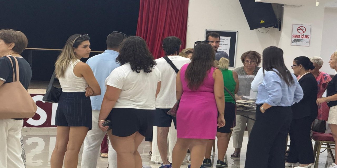 CHP Marmaris ilçe delege seçimleri çok amaçlı salonda devam ediyor