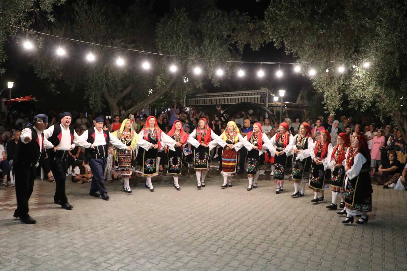 Söke Halk danslarını bir araya getirdi