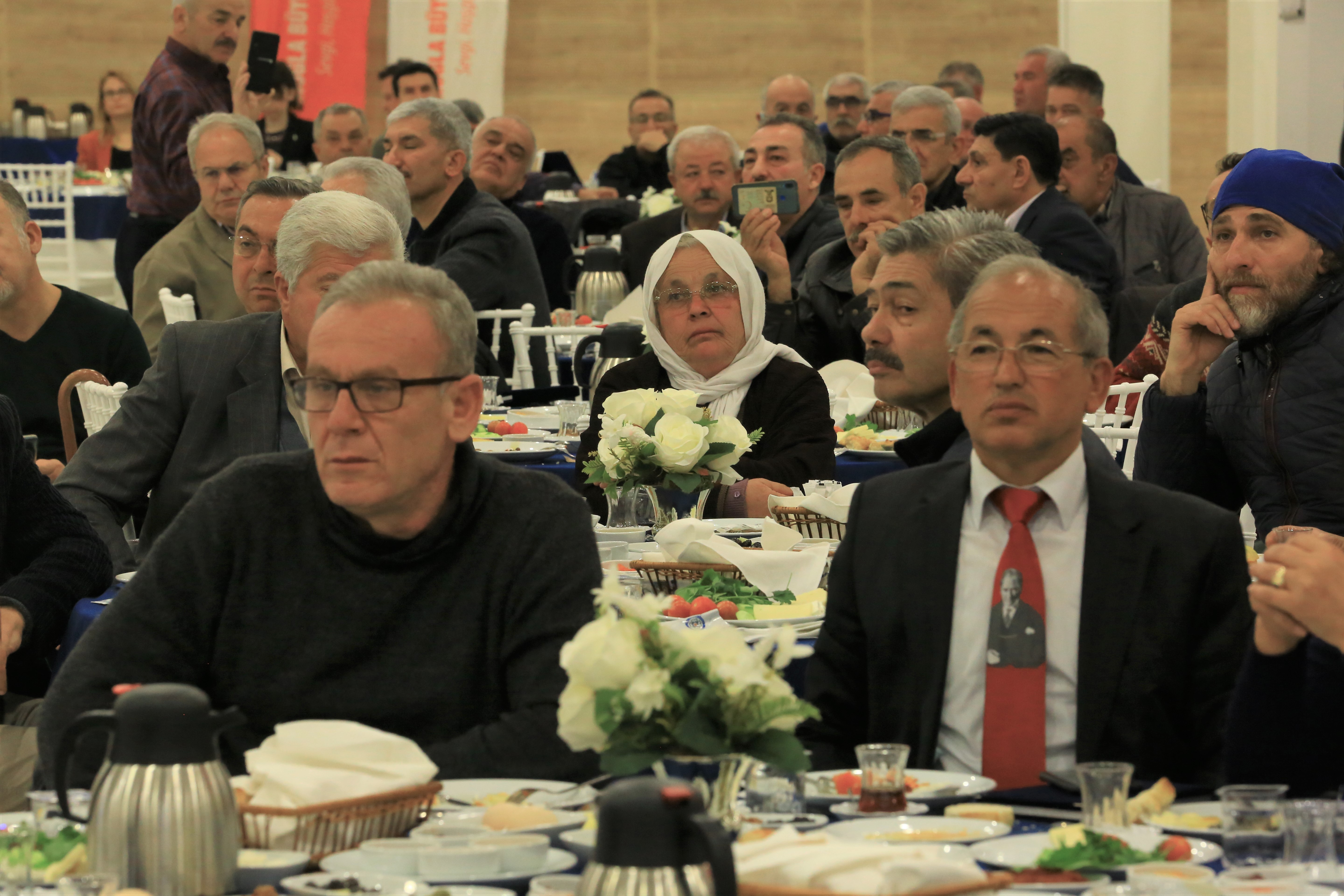 BAŞKAN GÜRÜN EMEKLİ İŞÇİ VE MEMURLARLA BULUŞTU