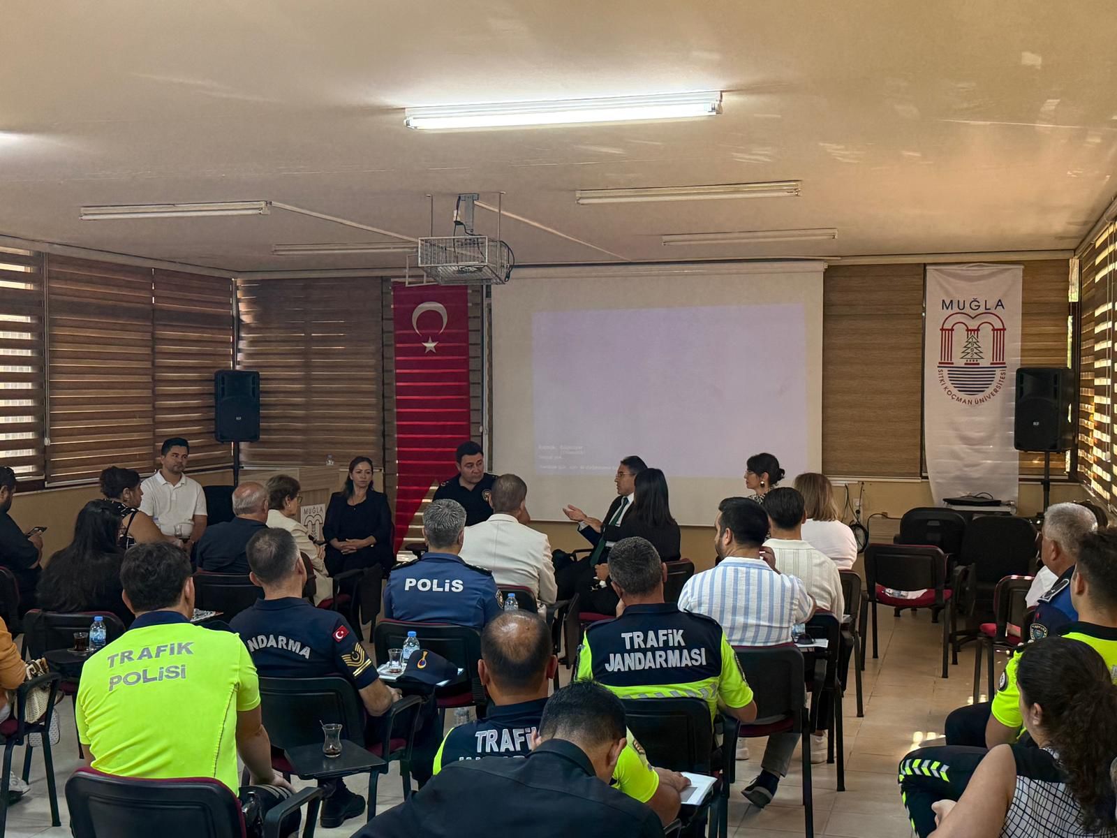Marmaris'te okul çevrelerinde alınan yoğun güvenlik önlemleri hız kazandı