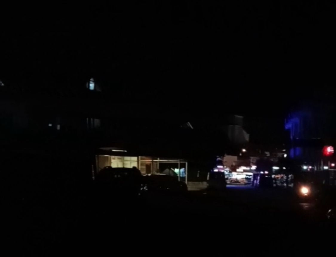 Marmaris’te sokak lambaları söküldü, mahalle zifiri karanlığa gömüldü