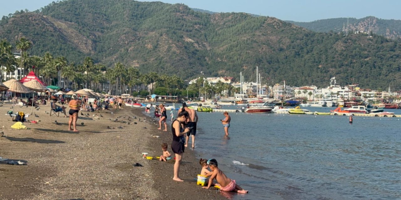 Marmaris’te sıcak hava turizm sezonunu uzattı