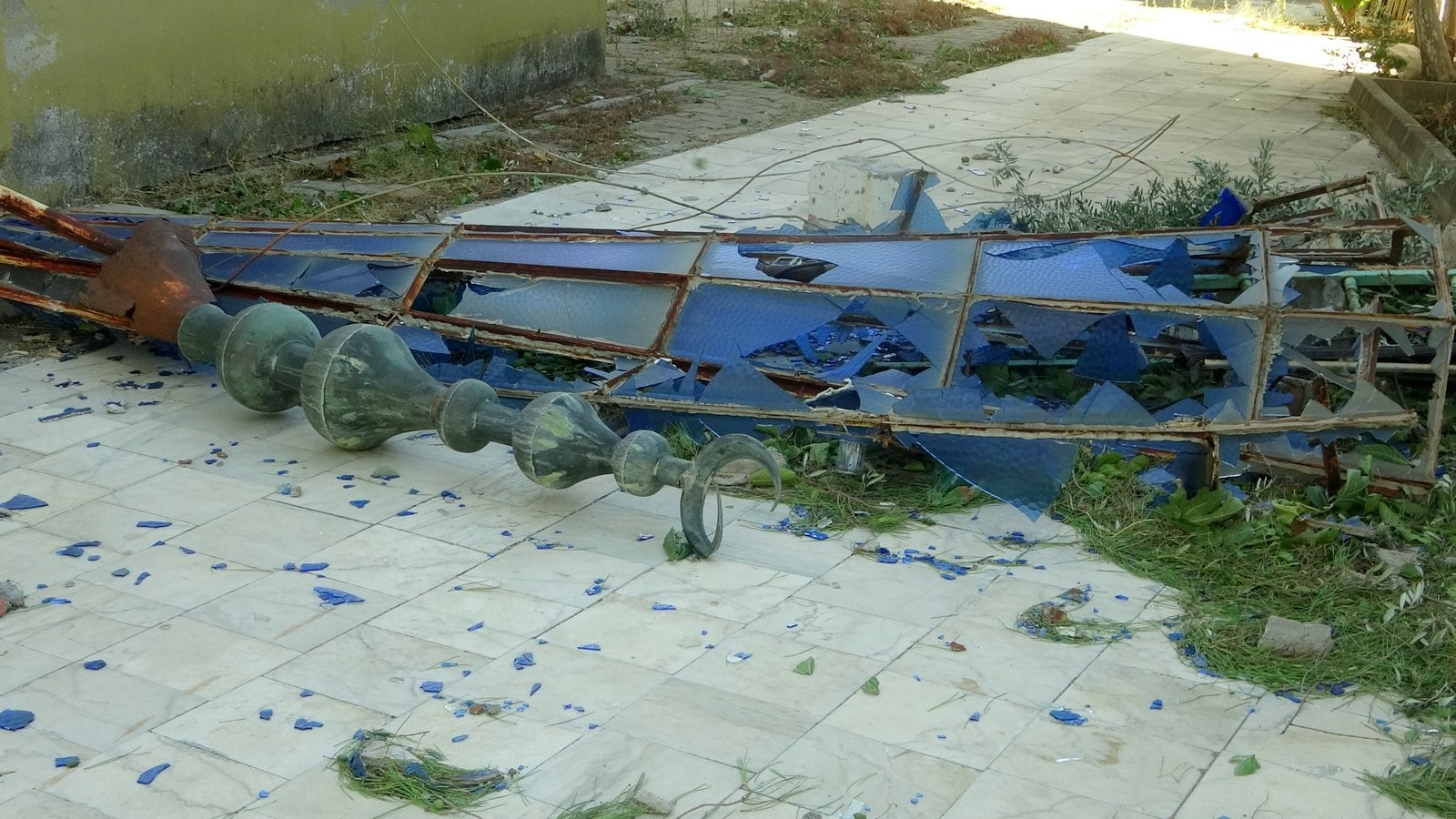 Şiddetli rüzgar Menteşe'yi vurdu