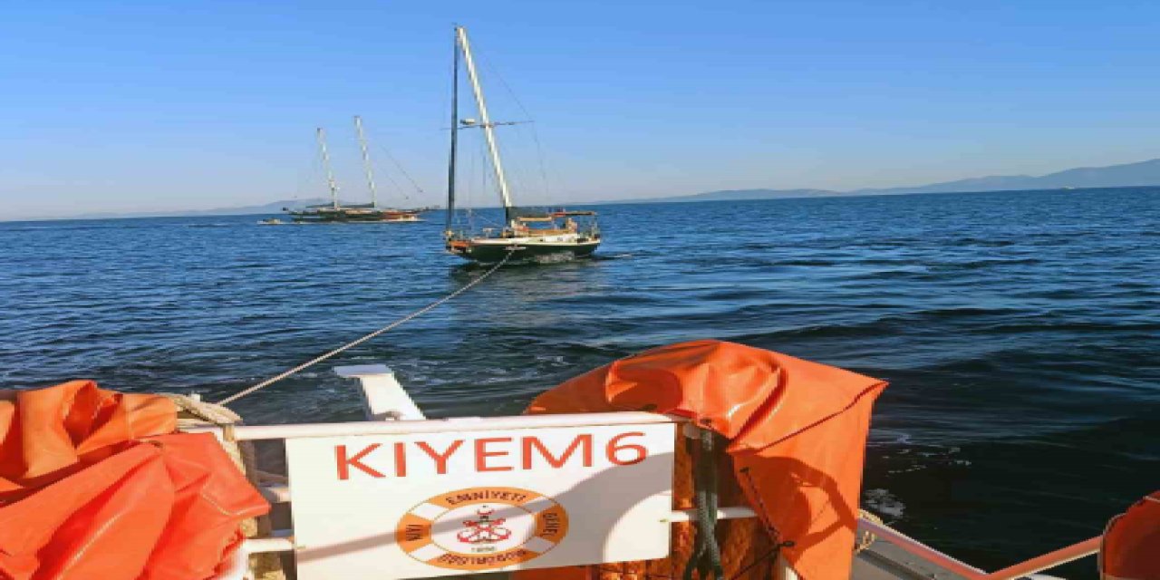 Karaada açıklarında sürüklenen tekne kurtarıldı