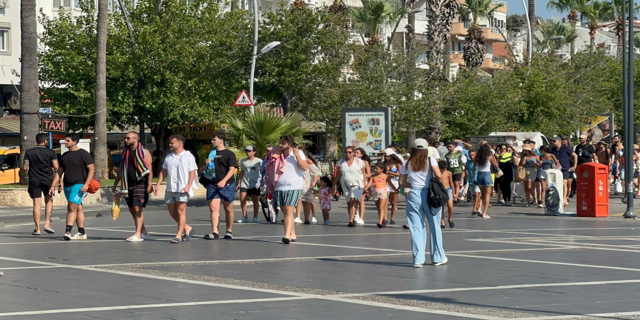 Marmaris'te sıcak hava etkisini sürdürüyor