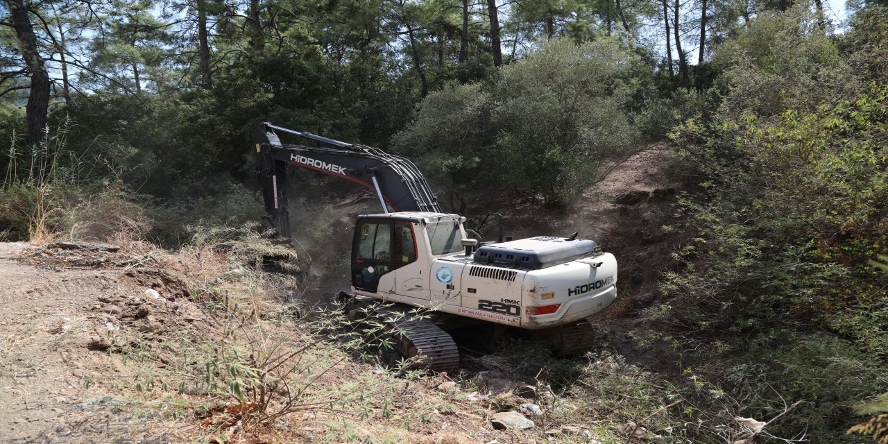 Marmaris Belediyesi ve MUSKİ, Beldibi deresi'nde yoğun mesaiye başladı