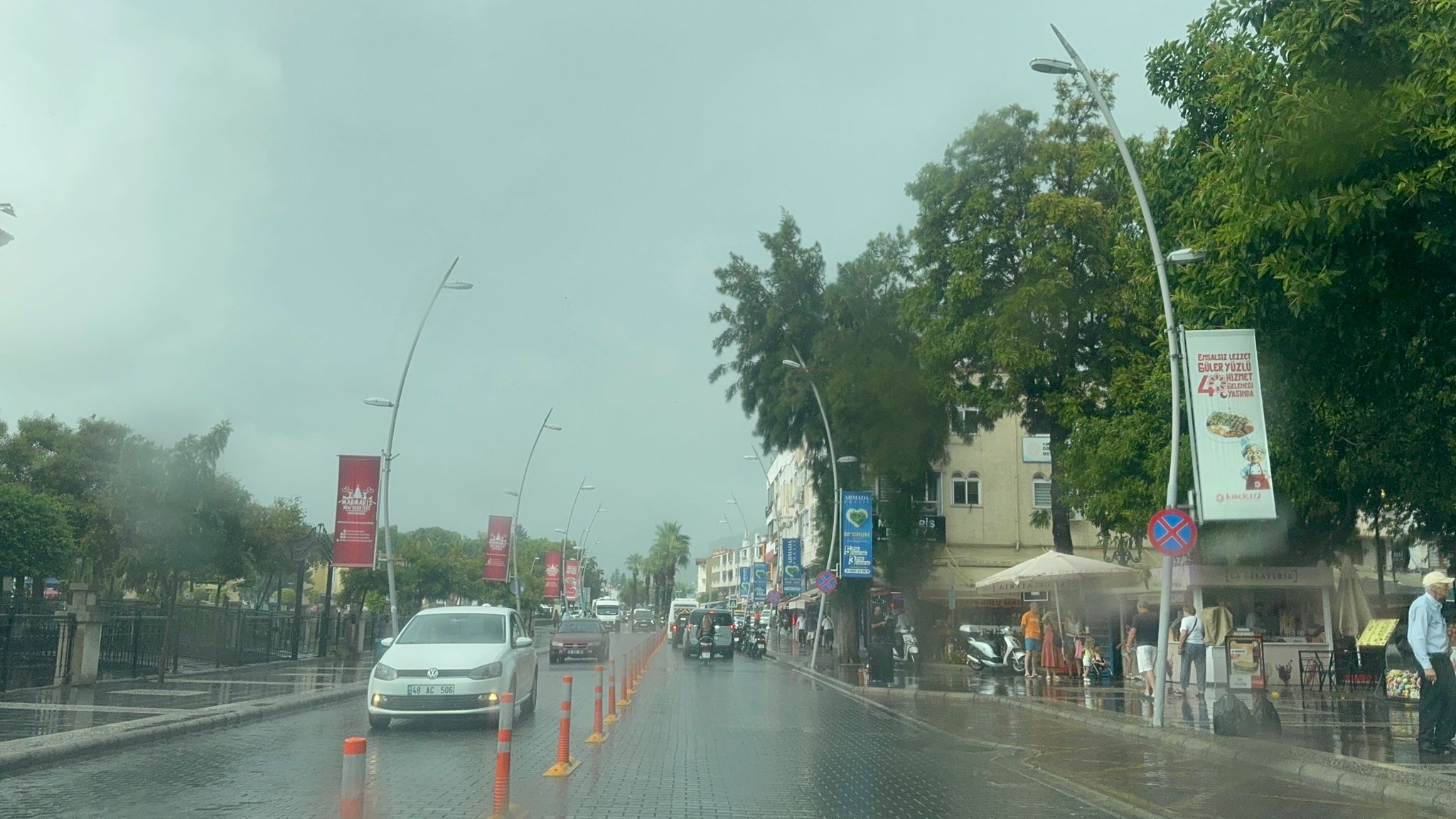 Marmaris’e sonbaharın ilk yağmuru düştü