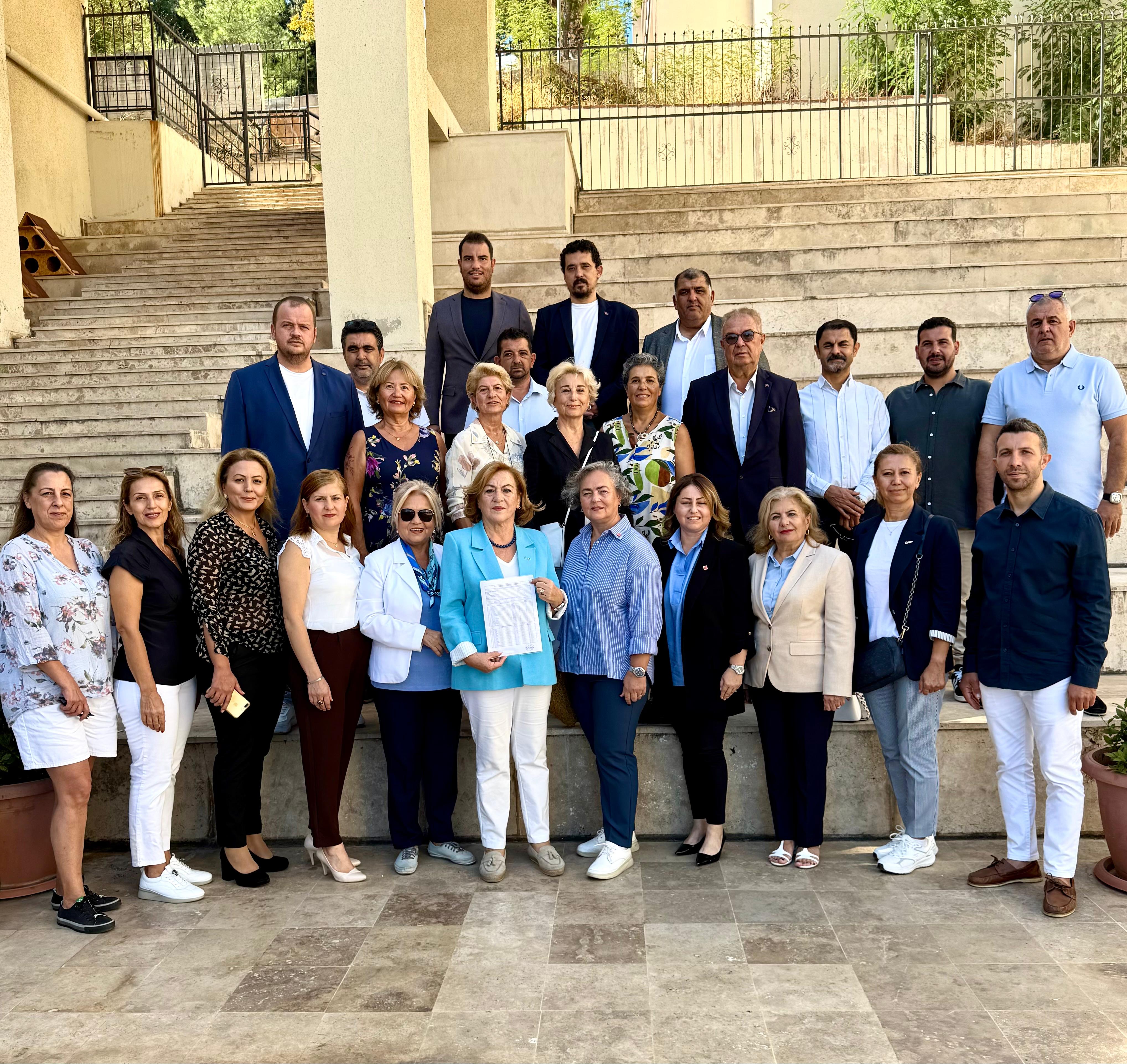 CHP Marmaris ilçe Başkanı Pelin Özbozdağ mazbatasını aldı