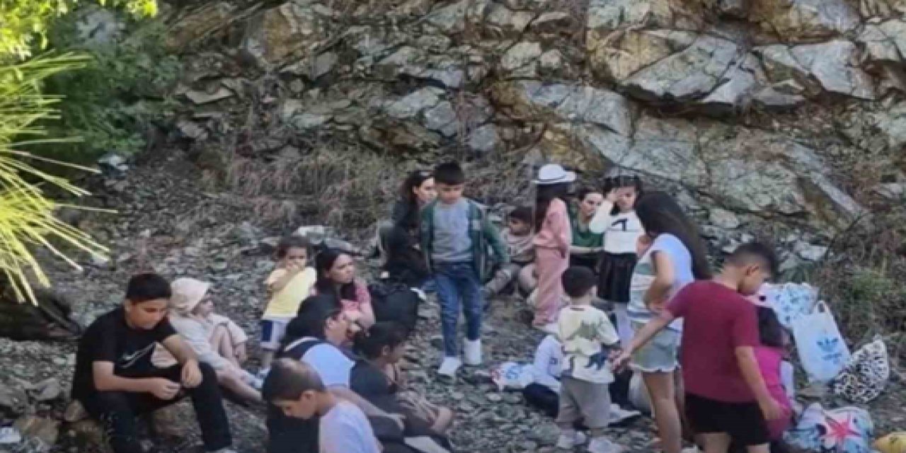 Fethiye’de 43’ü çocuk 65 düzensiz göçmen ve 4 göçmen kaçakçısı yakalandı