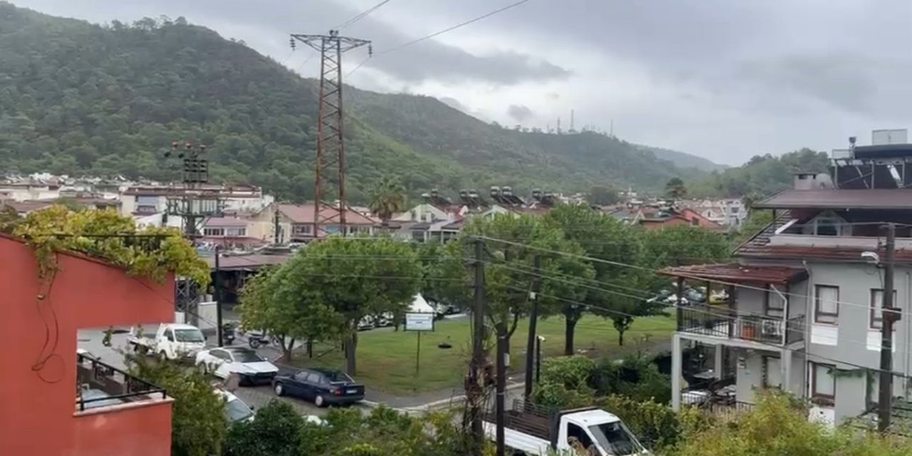 Marmaris güne yağmurla uyandı