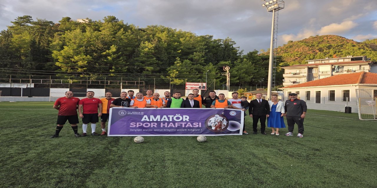 Amatör spor haftası’nda dostluk maçıyla renkli anlar yaşandı
