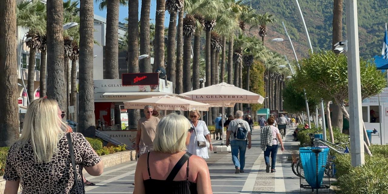 Marmaris güne cıvıl cıvıl uyandı