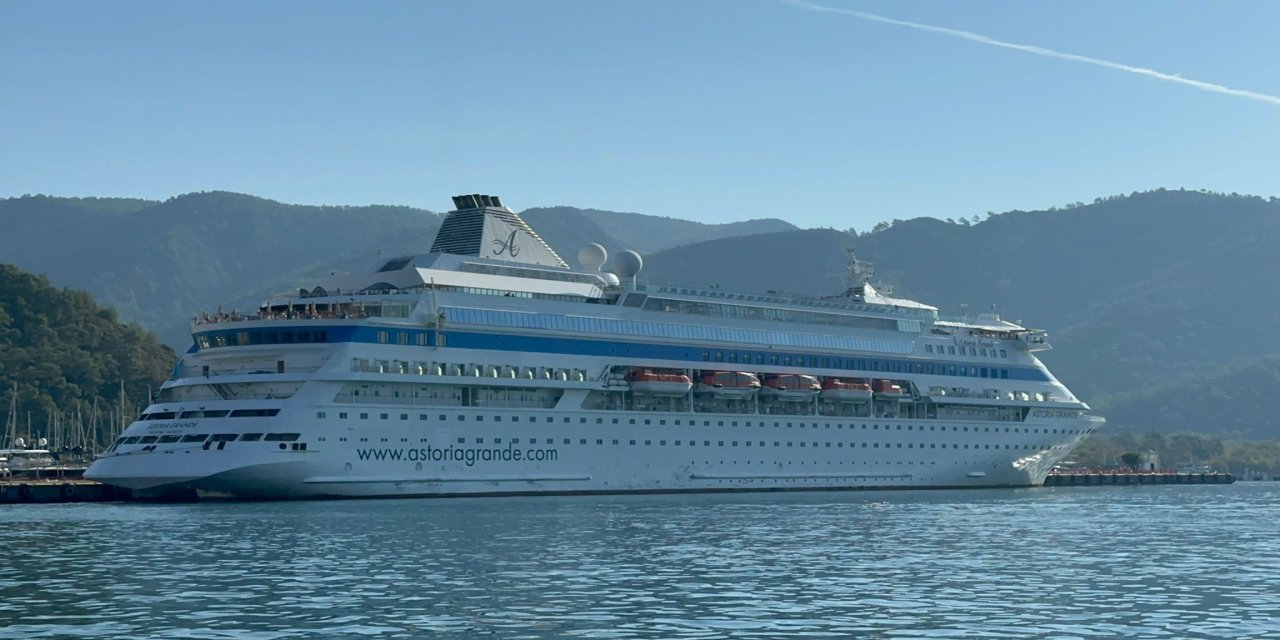 ‘’Astorıa Grande’’ Kruvaziyeri 868 yolcusuyla Marmaris’e geldi