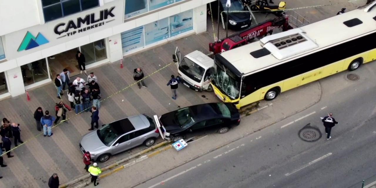 İETT otobüsü durağa girdi: 1 ölü, 4 yaralı