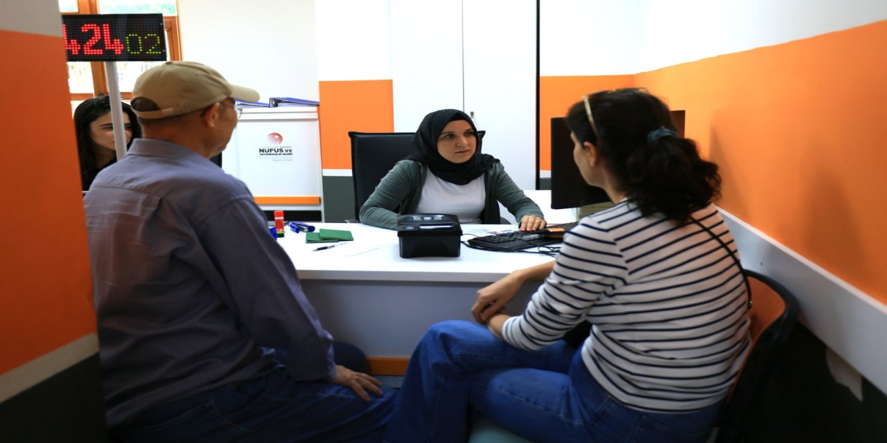 Muğla Valisi Akbıyık’tan sürücü belgesi uyarısı: “Eski tip ehliyetler 15 gün sonra geçersiz olacak”