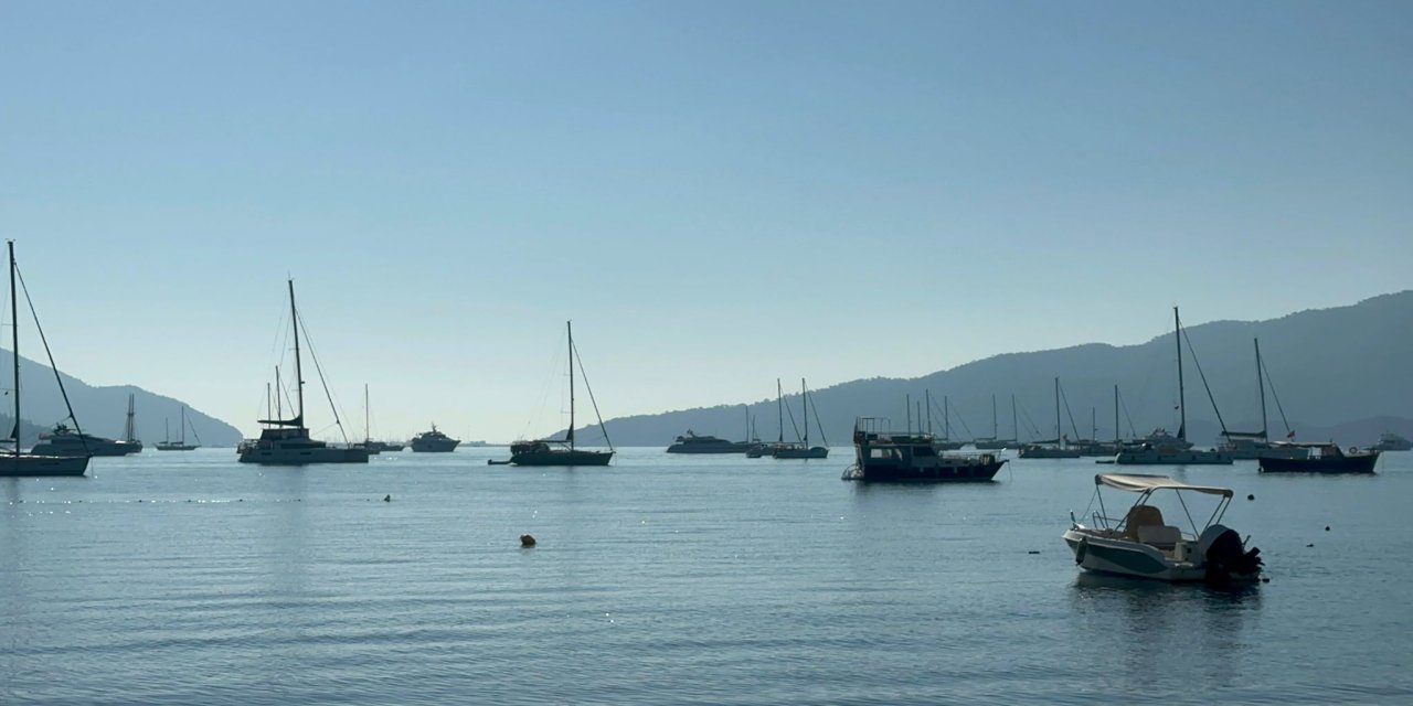 Marmaris’te halk plajlarında tekne yoğunluğu tepkilere neden oluyor