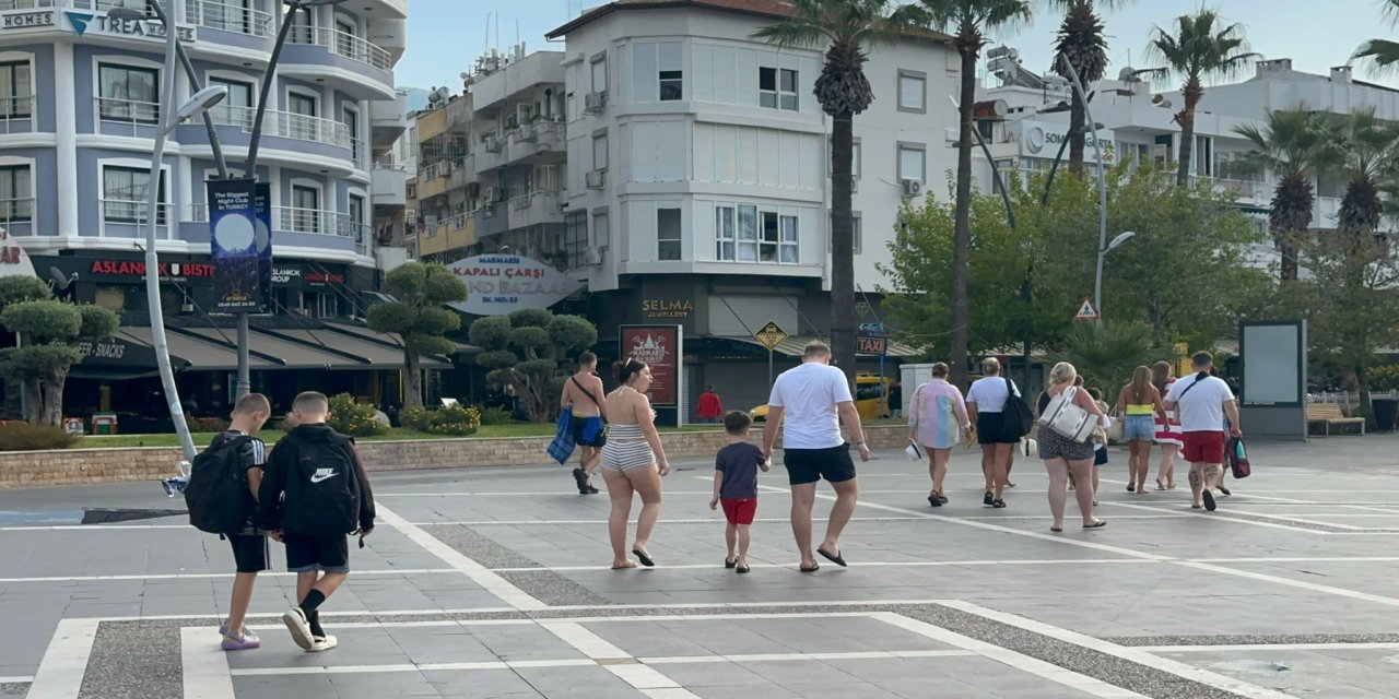 Marmaris’te sonbahar yazdan geri kalmıyor