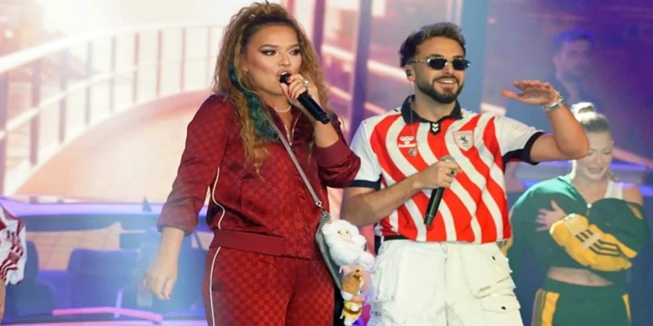 Demet Akalın’dan muhteşem konser