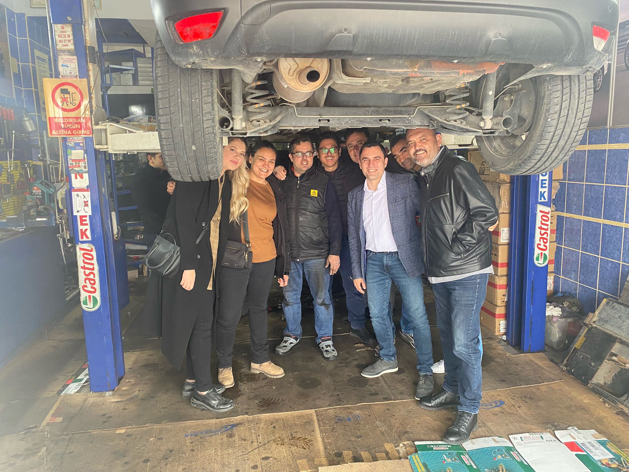 MARMARİS ESNAFI AK PARTİLİLERİ SEVGİ İLE KARŞILIYOR