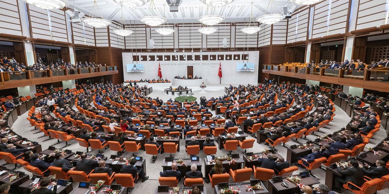 2000 Sonrası Çalışanlar Müjde! Meclis’te Yaş Düşüren Tarihi Adım: Yeni Emeklilik Yasası Oylanıyor!